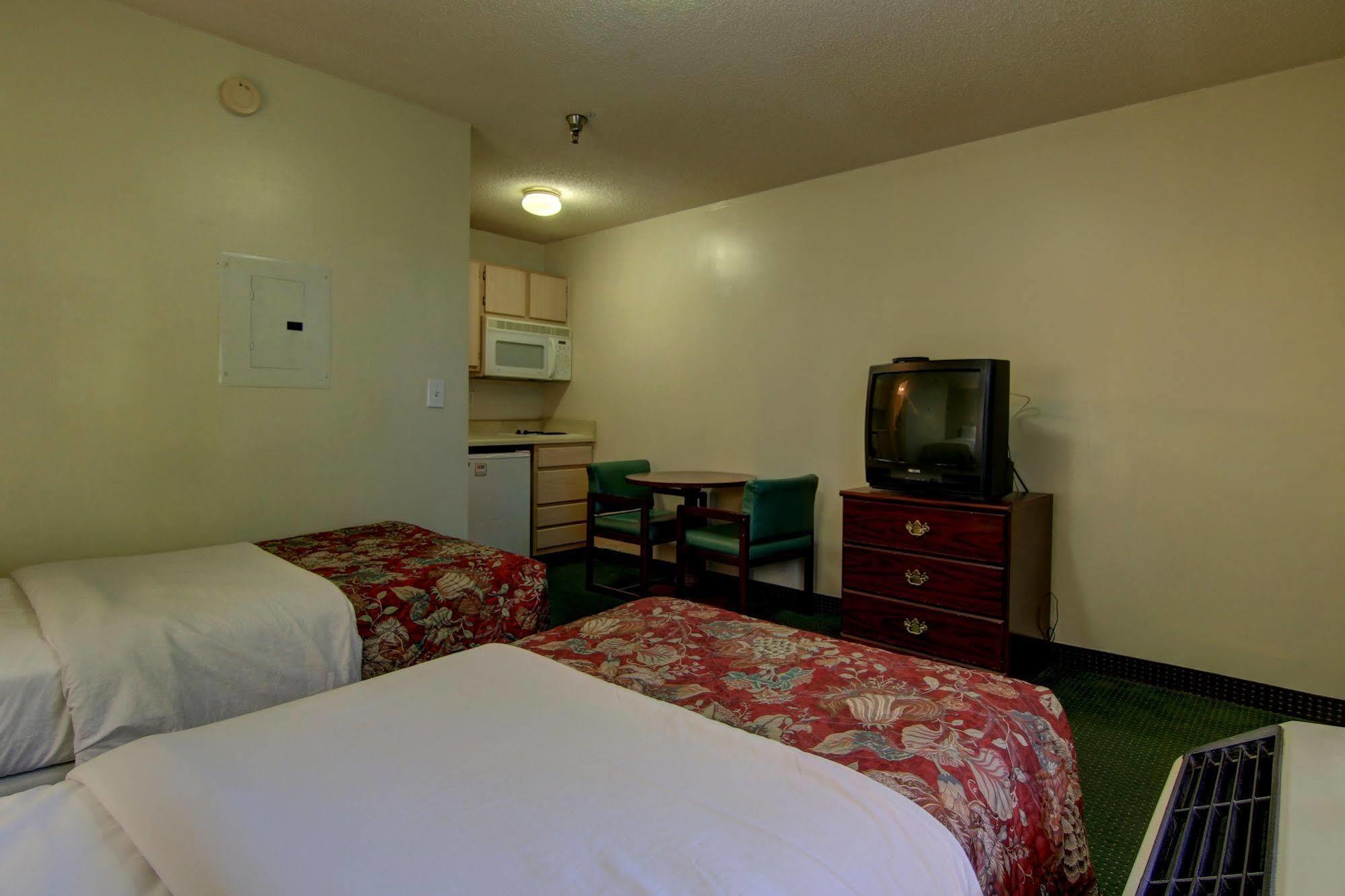 Intown Suites Extended Stay Raleigh Nc- Capital Blvd מראה חיצוני תמונה